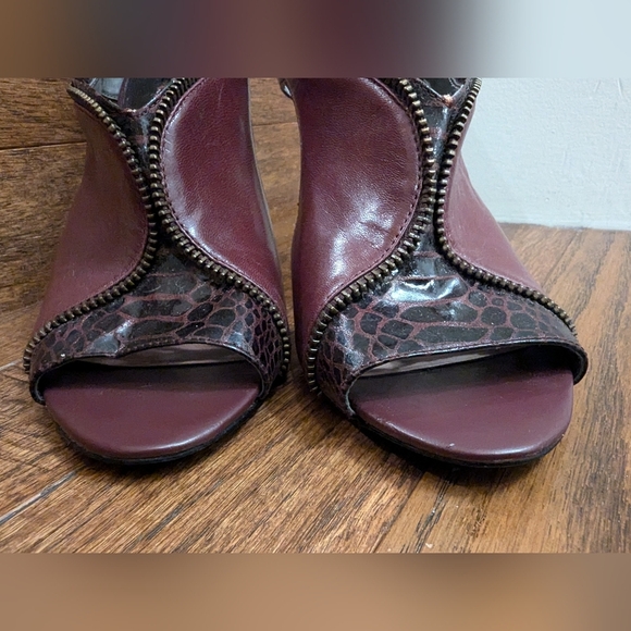 Carlos by Carlos Santana burgundy Passion Zippered stiletto skyscaper Heels Sz 7 - Picture 9 of 15